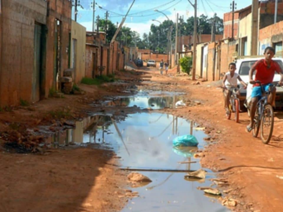 Ausência de saneamento básico: uma violência contra as crianças no Brasil