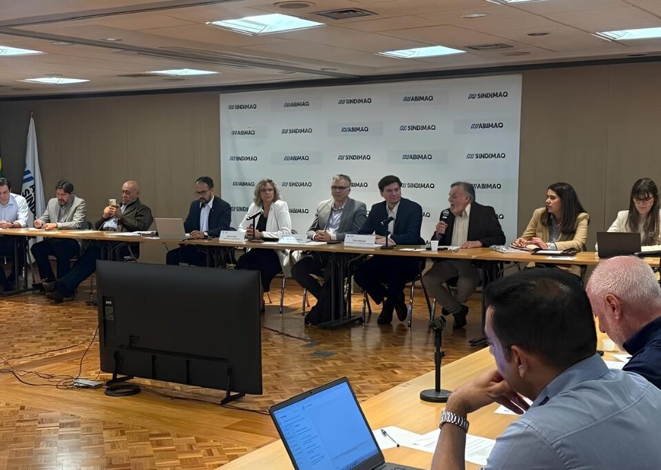 Abimaq/Sindesam recebe coordenadores do Boletim do Saneamento